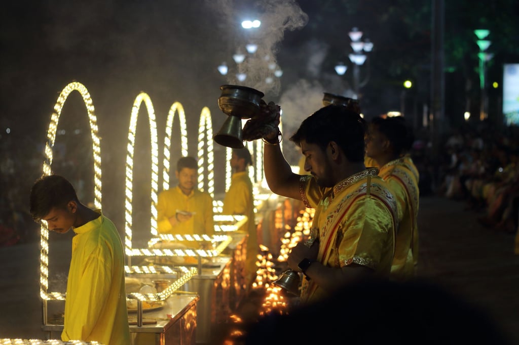 Haridwar Ganga aarti evening - Haridwar Ganga Aarti: Flights to Dehradun and the Road Transfer