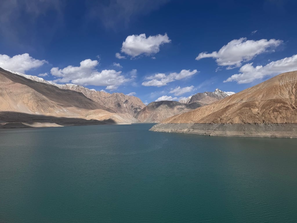 Himalayan mountain lake gurudwara - Hemkund Sahib Yatra: When It Opens and How to Fly In