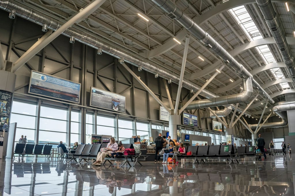 airport terminal departure hall - Flights to Jamshedpur: Nearest Airports and Transfers