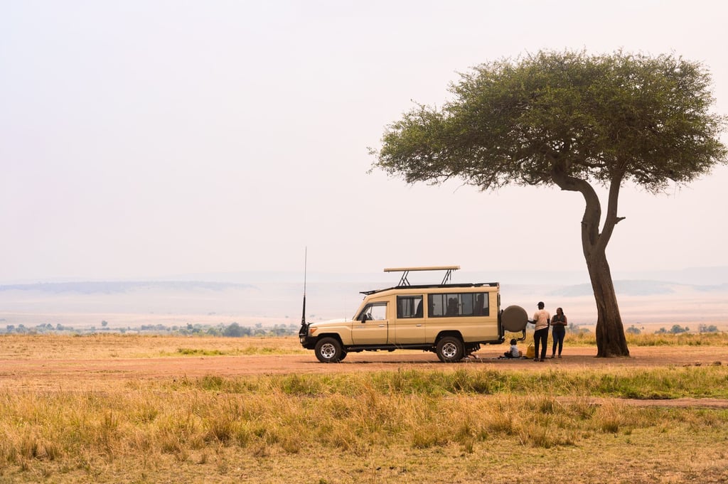 safari jeep Kenya savanna