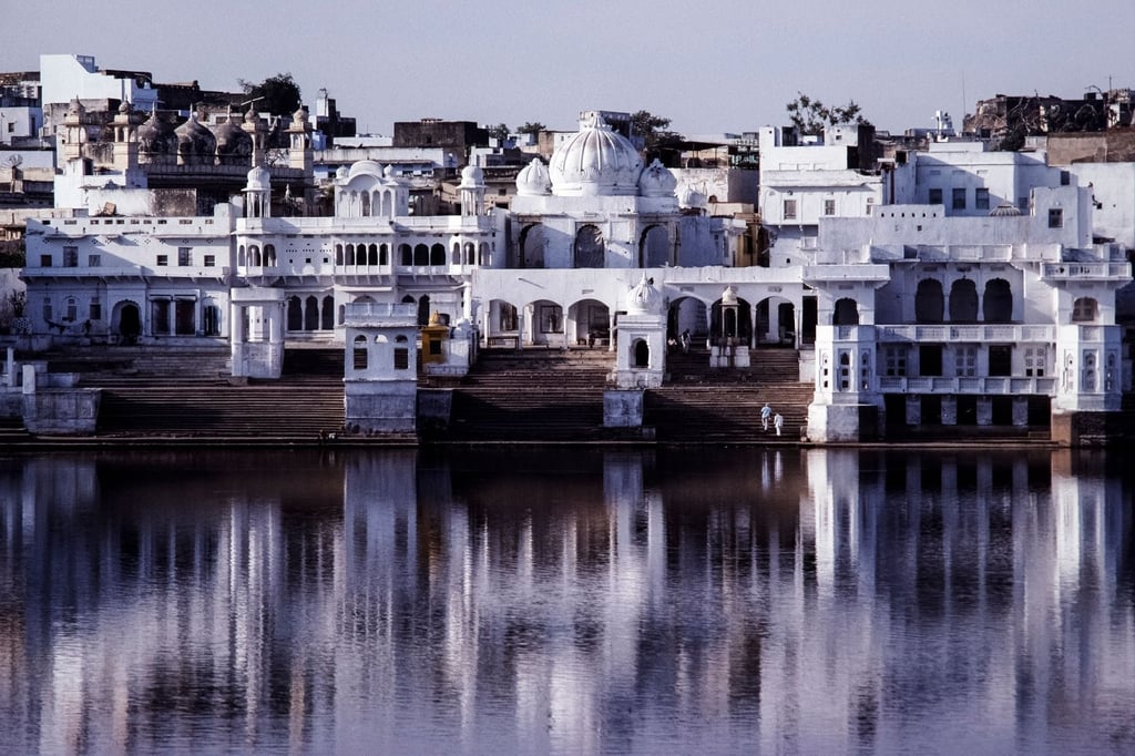 pushkar lake ghats rajasthan