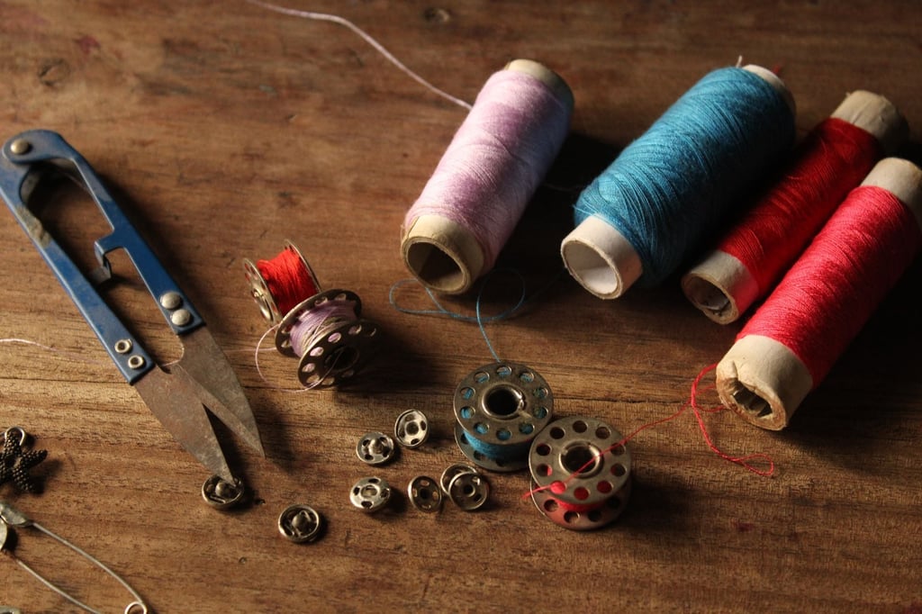 sewing kit thread scissors