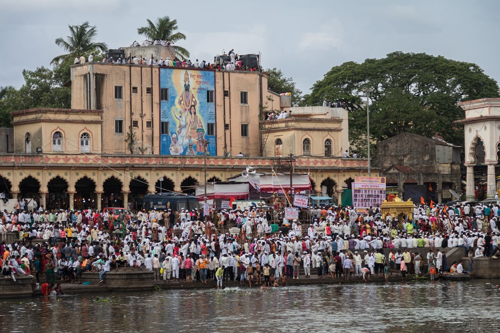 pilgrims walking temple Maharashtra - Pandharpur Vitthal Temple: Nearest Airport and Flights