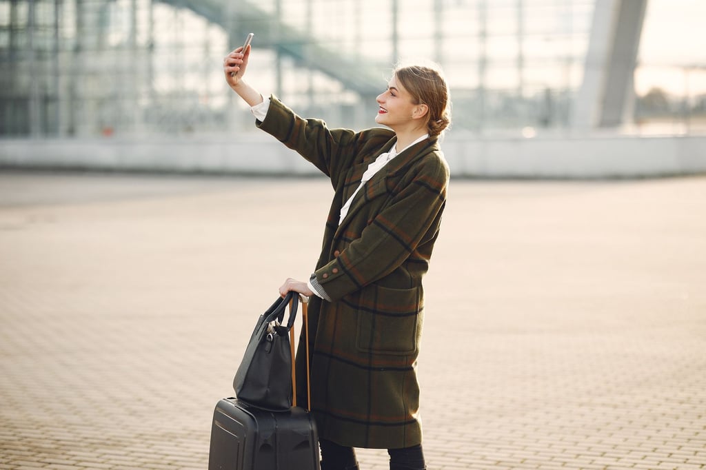 selfie stick traveller airport - Selfie Sticks and Tripods on Flights: What Indian Airlines Allow