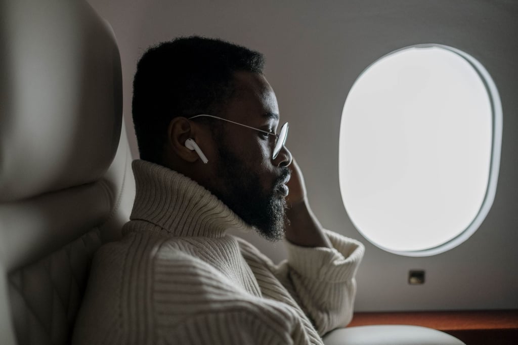 wireless earbuds airplane seat - Smartwatch and Earbuds on Indian Flights: Are They Allowed in Flight Mode?