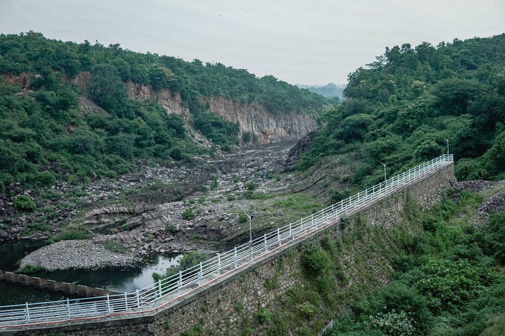 Gujarat monument river valley - Statue of Unity, Kevadia: Which Airport to Fly Into