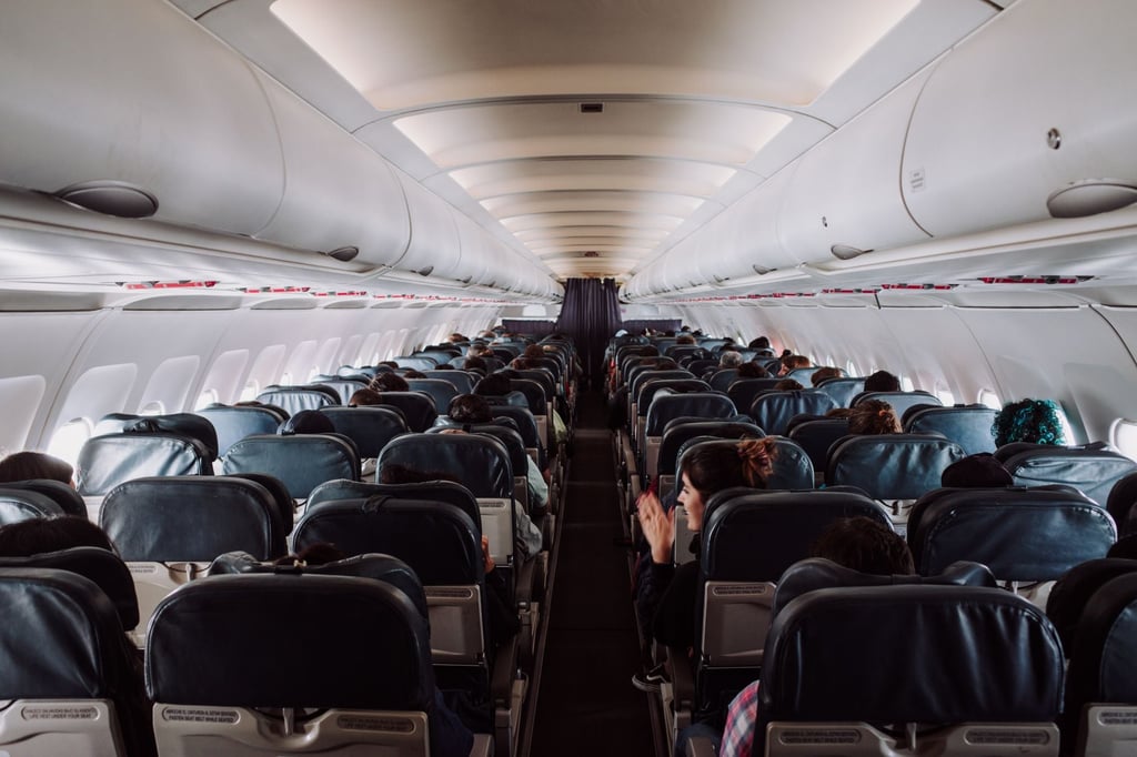 water bottle airplane seat - How to Stay Hydrated on a Flight: Practical Tips