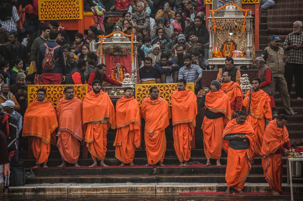 Indian pilgrims temple steps