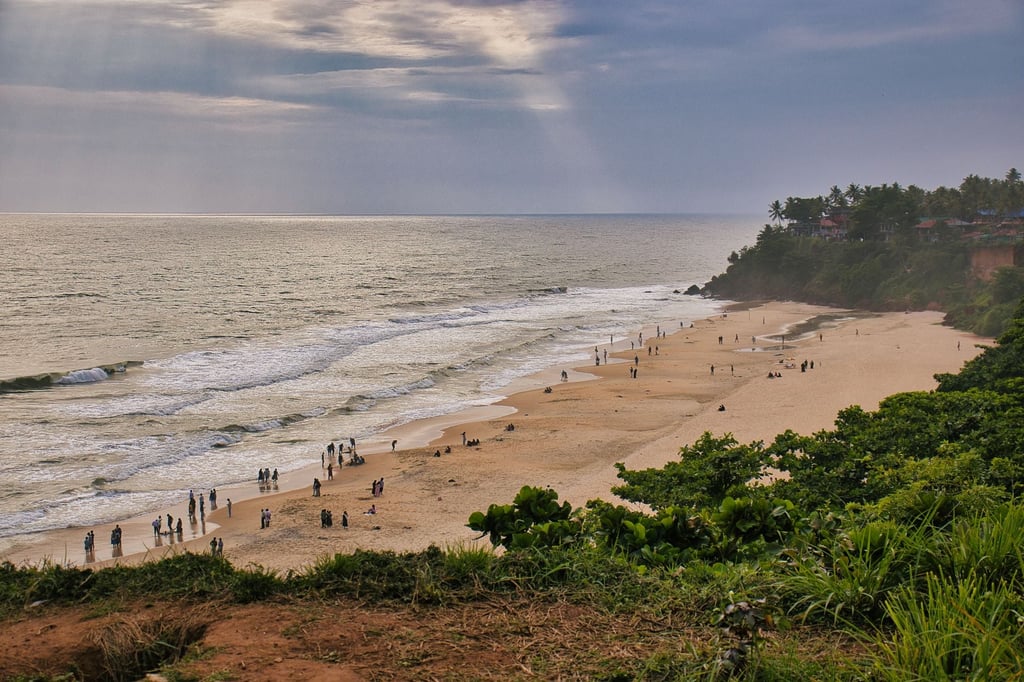 Varkala cliff beach Kerala - Varkala: Flights to Thiruvananthapuram and How to Reach the Cliff